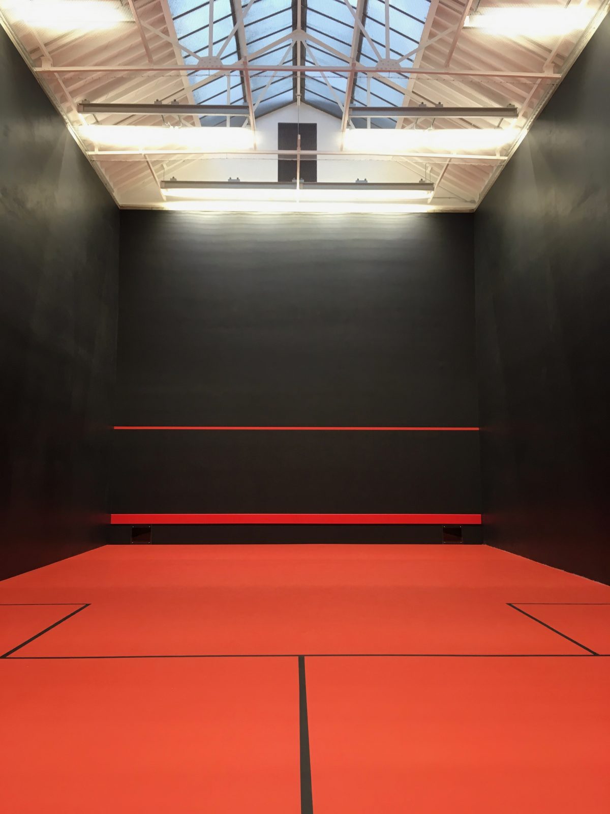A rackets curt in London designed by Marcus Beale Architects